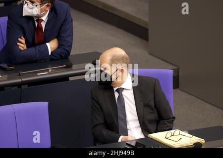 Berlin, 26. Januar 2022. Olaf Scholz, der neue deutsche Bundeskanzler, während der Plenarsitzung des Bundestages 13th. Stockfoto