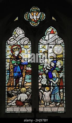 Ein Buntglasfenster von John Lawson, das König Edmund unter seinem Volk, die St. Edmund's Church, Hunstanton, Norfolk darstellt Stockfoto