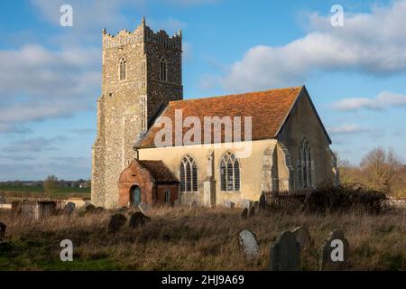 Vollständiges Bild der Priory Church of St Mary Letheringham, Suffolk, Großbritannien Stockfoto