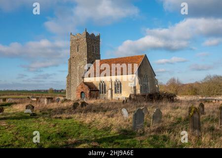 Vollständiges Bild der Priory Church of St Mary Letheringham, Suffolk, Großbritannien Stockfoto