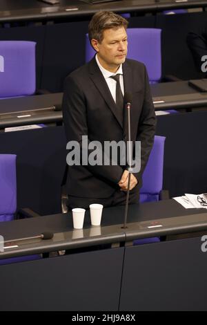 Berlin, 26. Januar 2022. Dr. Robert Habeck, der neue Bundeswirtschaftsminister, bei einer Befragung im Deutschen Bundestag. Stockfoto