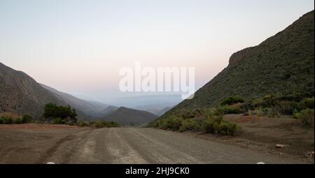 Ein Tal der schwindenden Hügel im Vleiland-Gebiet des Distrikts Laingsburg in Südafrika Stockfoto