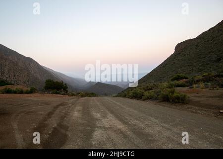 Ein Tal der schwindenden Hügel im Vleiland-Gebiet des Distrikts Laingsburg in Südafrika Stockfoto