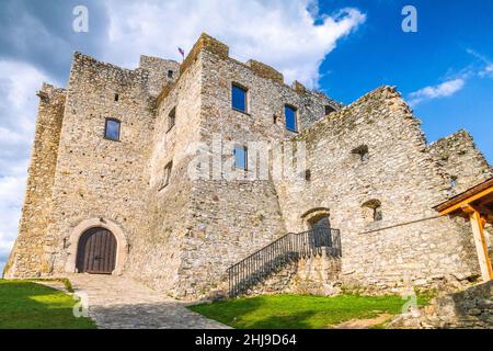 Mittelalterliche Burg Strecno in der Nähe Zilina Stadt, Slowakei, Europa. Stockfoto