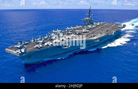 USS CARL VINSON (CVN-70) US Navy Flugzeugträger auf Patrouille im Pazifik im Jahr 2014. Foto: Caoffer/US Navy Stockfoto