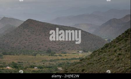 Ein Tal der schwindenden Hügel im Vleiland-Gebiet des Distrikts Laingsburg in Südafrika Stockfoto