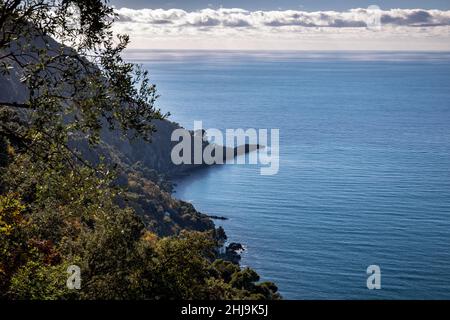 Italien: An einem Tag von wunderbarem Licht, Blick auf die ligurische Küste, Detail von Punta Chiappa Stockfoto