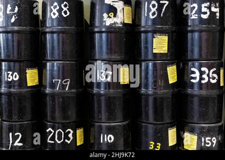 Bear Cannisters für Rucksacktouristen im Craig Thomas Discovery and Visitor Center im Grand Teton National Park, Wyoming, USA Stockfoto