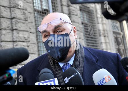 Guido Crosetto ehemaliges Mitglied der italienischen Abgeordnetenkammer, außerhalb des Montecitorio, während der Wahlen zum neuen Präsidenten der Italienischen Republik in Rom. Quelle: Vincenzo Izzo/Alamy Live News Stockfoto