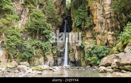 Der Wasserfall Salto do Cabrito auf der Insel Sao Miguel (Azoren, Portugal) Stockfoto