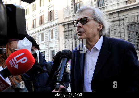 Vittorio Sgarbi Bürgermeister von Sutri, außerhalb des Montecitorio, während der Wahlen zum neuen Präsidenten der Italienischen Republik in Rom. Quelle: Vincenzo Izzo/Alamy Live News Stockfoto