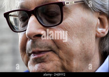 Vittorio Sgarbi Bürgermeister von Sutri, außerhalb des Montecitorio, während der Wahlen zum neuen Präsidenten der Italienischen Republik in Rom. Quelle: Vincenzo Izzo/Alamy Live News Stockfoto