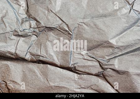 Dunkelgraue metallische Struktur aus zerknittertem Papier, Nahaufnahme, Hintergrund, Kopierbereich Stockfoto