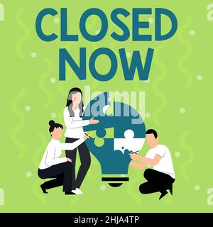 Inspiration mit Schild geschlossen Jetzt. Ein Wort, das über ein Unternehmen geschrieben wurde, das den Handel insbesondere für einen kurzen Zeitraum eingestellt hat. Mitarbeiterzeichnung hilft jedem Stockfoto