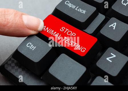 Textunterschrift mit der Darstellung „Tierversuche stoppen“. Konzept Bedeutung Schluss mit Tierversuchen oder Forschung Abstract Typing License Agreement Stockfoto