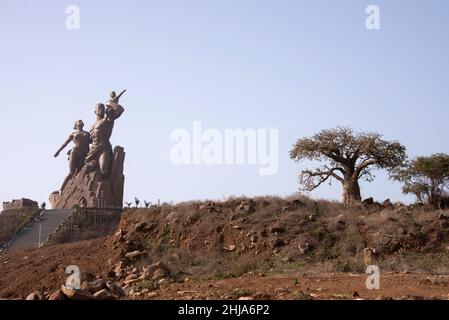 Denkmal der afrikanischen Renaissance auf einem Hügel in der Stadt Dakar, Senegal Stockfoto