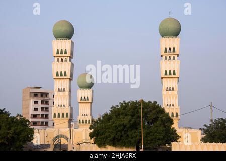 Türme des Seydou Nourou Tall Mausoleums in der Stadt Dakar, Senegal Stockfoto