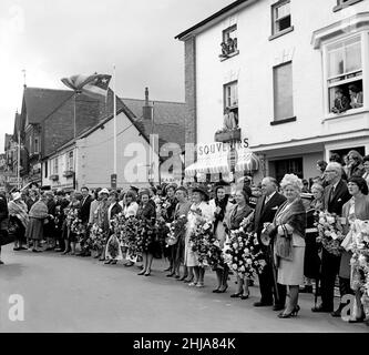 Seit der Geburt von William Shakespeare in Stratford-upon-Avon feiern wir 400 Jahre. Szenen während der Entfalung der Flagge. 23rd. April 1964. Stockfoto