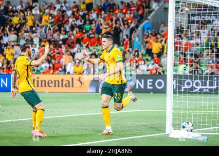 Melbourne, Victoria, Australien. 27th Januar 2022. TOM ROGIC (AUS) punktet im Qualifikationsspiel Australien gegen Vietnam World Cup im Melbourne Rectangular Stadium. (Bild: © Chris Putnam/ZUMA Press Wire) Bild: ZUMA Press, Inc./Alamy Live News Stockfoto