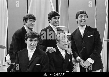 Die Dave Clark Five. Hinten, von links nach rechts, Rick Huxley, Dave Clark und Mike Smith. Vordere Reihe, von links nach rechts, Denis Payton und Lenny Davidson. Um 1964. Stockfoto