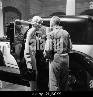 Schauspielerin Shirley MacLaine in 'The Yellow Rolls-Royce'. 6th. Juli 1964. Stockfoto