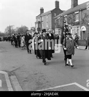 Seit der Geburt von William Shakespeare in Stratford-upon-Avon feiern wir 400 Jahre. Die Prozession findet statt. 23rd. April 1964. Stockfoto