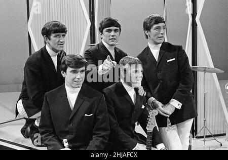 Die Dave Clark Five. Hinten, von links nach rechts, Rick Huxley, Dave Clark und Mike Smith. Vordere Reihe, von links nach rechts, Denis Payton und Lenny Davidson. Um 1964. Stockfoto