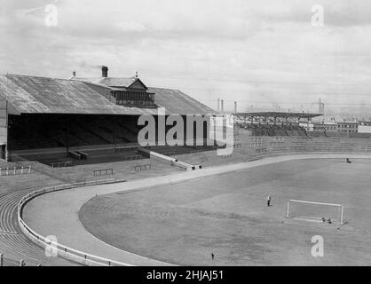 Innenansicht des Celtic Park, Heimat des Glasgow Celtic Football Clubs in Parkhead. Mai 1962. Stockfoto