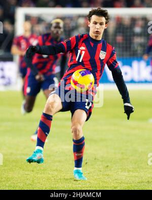 Columbus, Ohio, USA. 27th Januar 2022. Der US-Stürmer Brenden Aaronson(11) spielt gegen El Salvador i in Columbus, Ohio, USA. Kredit: Brent Clark/Alamy Live Nachrichten Stockfoto