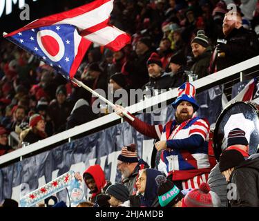 Columbus, Ohio, USA. 27th Januar 2022. Ein US-Fan feiert den Sieg 1-0 im Spiel gegen El Salvador in Columbus, Ohio, USA. Kredit: Brent Clark/Alamy Live Nachrichten Stockfoto