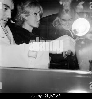 Brigitte Bardot (30) Schauspielerin im Bild beim Verlassen des Westbury ...