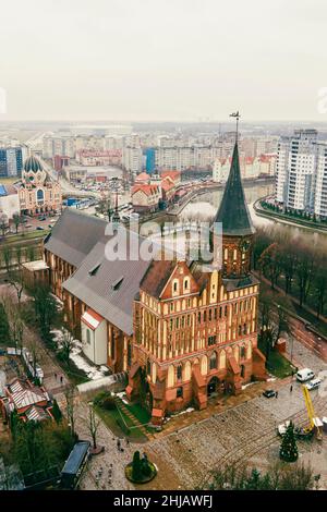 Kathedrale in Königsberg Vorderansicht. Mittelalterliche Architektur der europäischen Stadt Konigsberg Draufsicht, Luftaufnahme, Stockfoto