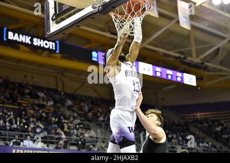 Seattle, WA, USA. 27th Januar 2022. Washington Forward Langston Wilson während des NCAA-Basketballspiels zwischen den Colorado-Büffeln und den Washington Huskies im HEC Edmundson Pavilion in Seattle, WA.Steve Faber/CSM/Alamy Live News Stockfoto