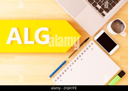 ALG - Arbeitslosengeld - lineares Text-Pfeilkonzept mit Notebook, Smartphone, Stiften und Kaffeebecher Stockfoto