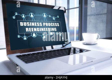 Text zur Neukonstruktion von Geschäftsprozessen auf einem modernen Laptop-Bildschirm in Büroumgebungen. 3D Darstellung Business Text Konzept. Stockfoto