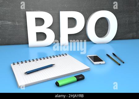 BPO - Business Process Outsourcing - Textkonzept mit Tafel, Notizbuch, Stiften und Mobiltelefon. 3D Darstellung rendern. Stockfoto