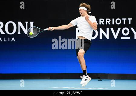 Sydney, Australien, 4. Januar 2022. Alexander Zverev aus Deutschland spielt beim ATP Cup Tennis Match zwischen Alexander Zverev aus Deutschland und Taylor Fritz aus den USA in der Ken Rosewall Arena eine Vorhand. Quelle: Steven Markham/Speed Media/Alamy Live News Stockfoto