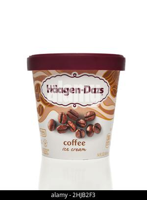 IRVINE, KALIFORNIEN - 27. JAN 2022: Eine Packung Haagen-Dazs Coffee Ice Cream. Stockfoto