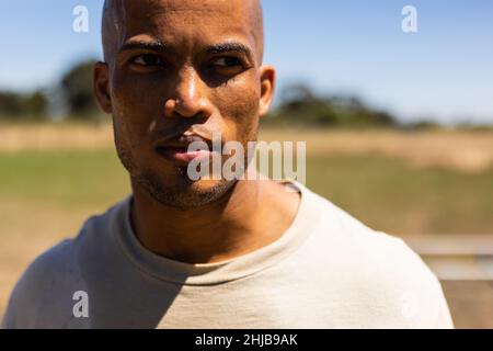 Nahaufnahme eines afroamerikanischen Soldaten im Boot-Camp Stockfoto