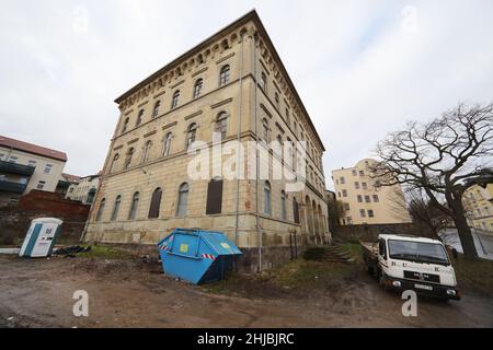 Altenburg, Deutschland. 28th Januar 2022. Das Josephinum-Gebäude im Stadtzentrum. Die Schaffung der Spielwelt im Josephinum ist Teil eines übergreifenden Konzepts zur Entwicklung und Revitalisierung der Innenstadt. Quelle: Bodo Schackow/dpa-Zentralbild/dpa/Alamy Live News Stockfoto