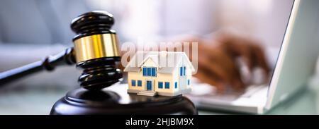 Immobilienversteigerung Und Schiedsverfahren. Gerichtsverfahren Stockfoto