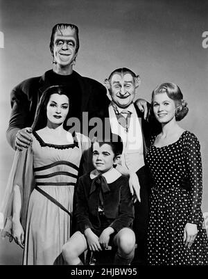 The Munsters TV Sitcom Fred Gwynne, Yvonne De Carlo, Al Lewis, Butch Patrick, Pat Priest Stockfoto