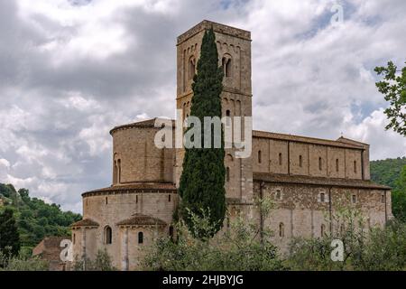 MONTALCINO, TOSKANA, ITALIEN - MAI 20 : Abtei Sant Antimo in Montalcino Toskana am 20. Mai 2013 Stockfoto