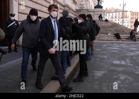 Rom, 27. Januar 2021 Dario Franceschini ist ein italienischer Rechtsanwalt, Schriftsteller und Politiker, der vom 13. Februar 2021 an Kulturminister in der Regierung Draghi war, ein Amt, das er in der Renzi, Die Regierungen Gentiloni und Conte II als „Minister für Kulturerbe, Aktivitäten und Tourismus“. Am vierten Tag der Abstimmung über die Wahl des Staatschefs von Italien Stockfoto