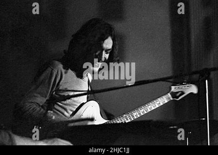 Steve Winwood führt mit dem Verkehr in den Räumen von Anson, Bristol University Studenten Union am 25. April 1970. Stockfoto