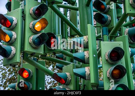 Ampelbaum-Attraktion in Canary Wharf tagsüber Stockfoto