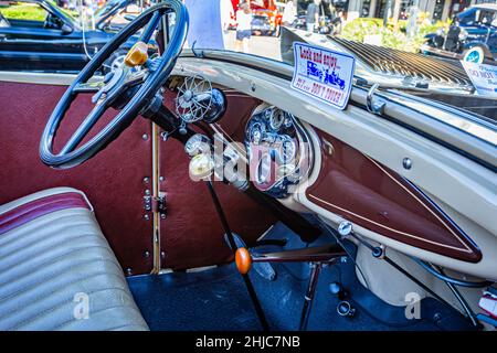 Fernandina Beach, FL - 18. Oktober 2014: Innenansicht eines 1930 Ford Model A Cabriolets auf einer Oldtimer-Show in Fernandina Beach, Florida. Stockfoto