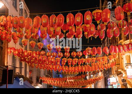 China Town ist von chinesischen Laternen während Chinese New Year in London eingerichtet. Stockfoto