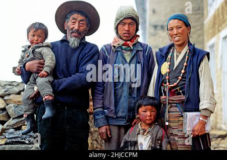 Eine traditionelle tibetische Familie in Nepal Stockfoto