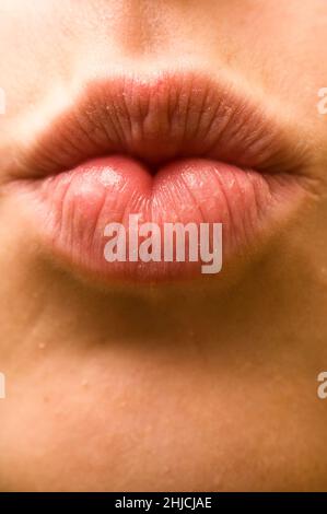 Junge Frau kaukasischen Makro Detail der Lippen Stockfoto